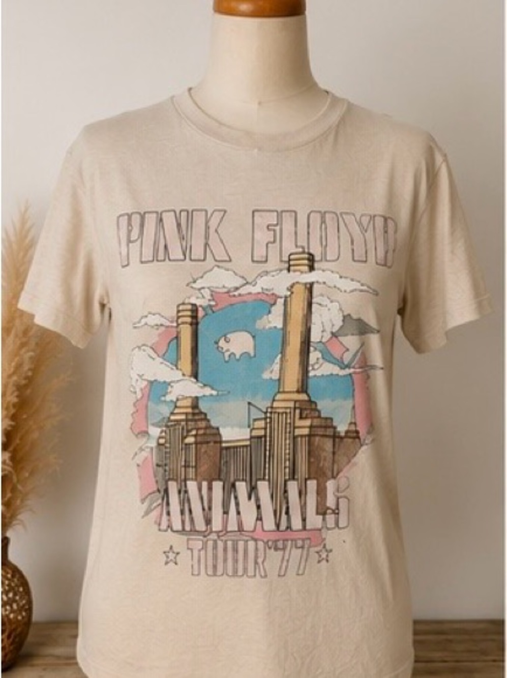 Cotton On Pink Floyd Animals Tour ’77 Graphic Band Tee Cream Small